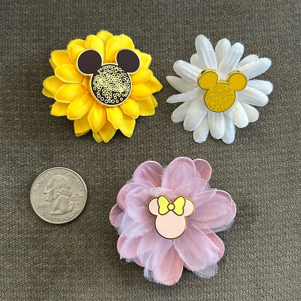 Disney pin set